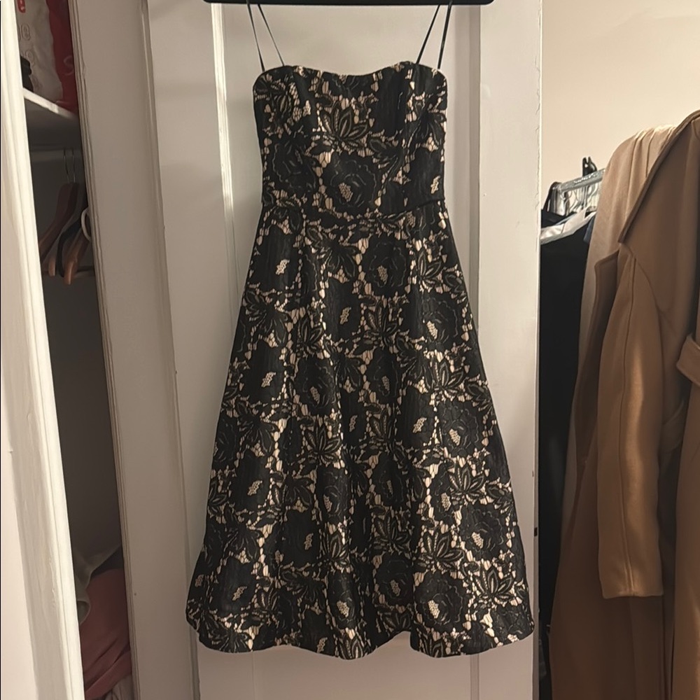 LULU’S LACE STRAPLESS DRESS
